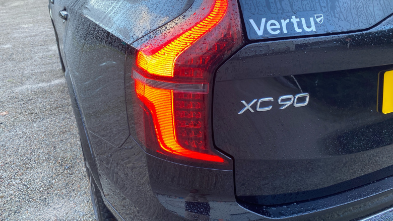 Volvo XC90 2.0 T8 PHEV Ultra Dark 5dr AWD Geartronic Estate